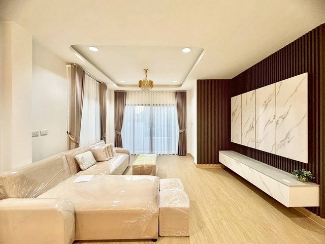 ขายบ้านมือหนึ่ง บ้านใหม่ใกล้ถนนสุขุมวิท ทำเลตะเคียนเตี้ย บางละมุง ชลบุรี บ้านเดี่ยว 58 ตารางวา 3 นอน 3 น้ำ 2 จอดรถ รีโนเวทใหม่