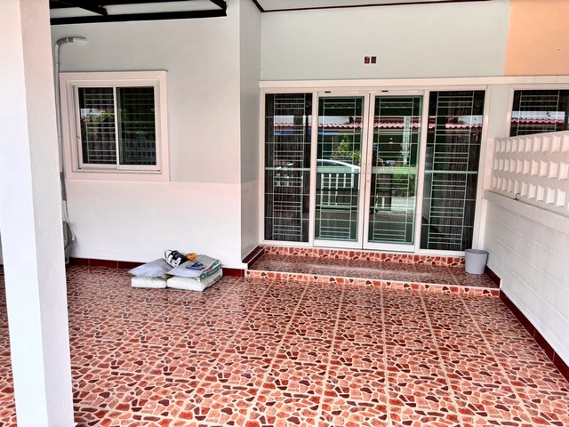 Vายทาวน์เฮ้าส์ชั้นเดียวรีโนเวทใหม่ ใกล้นพ.กรุงเทพระยอง