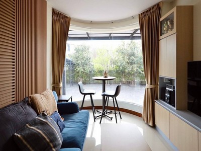 ขายบ้านเดี่ยว 2 ชั้น พร้อมสวนส่วนตัวขนาดใหญ่ หมู่บ้านวินด์มิลล์ บางนา กม.10 เฟอร์นิเจอร์ครบ พร้อมเข้าอยู่ เนื้อที่ 2 งาน 56 ตร.วา