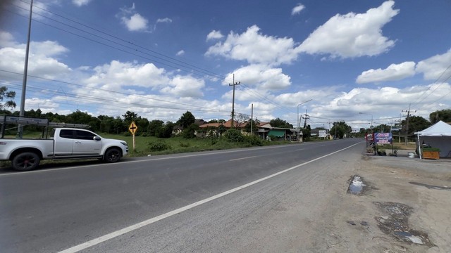 ขายอาคารพาณิชย์ พร้อมผู้เช่า รายได้ทันที ทำเลติดถนนใหญ่ ใกล้สี่แยกสันมะค่า ตำบลหนองจิก อำเภอหนองแค จังหวัดสระบุรี