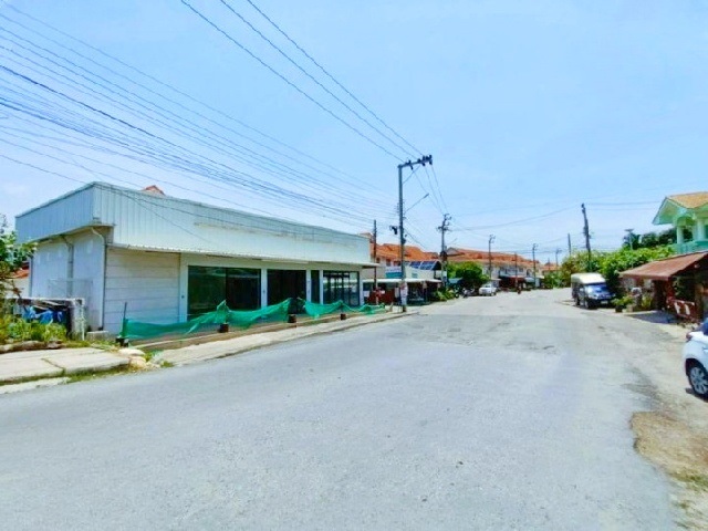 ตลาดประชาอุทิศ90 3.1กม.  รร.วัดคลองมอญ 1.3 กม. 7-11 เดิม ให้เช่าอาคารพาณิชย์ 2 ชั้น 36 ตร.วา.296 ตร.ม.1น้ำ 1นอน ทำเลดี ติดถนน