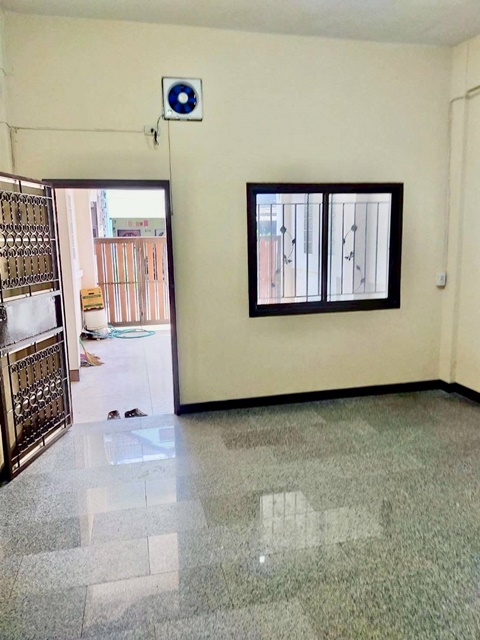 เซ็นทรัล พระราม 2 3 กม. ติดถนนพระราม2 66-70 บิ๊กซี พระราม 2 500 ม.ทาวน์โฮม 2 ชั้น 2 น้ำ 28 ตร.วา. 228 ตร.ม. 3 นอน พร้อมเฟอร์ แอร์ 2 ตัว