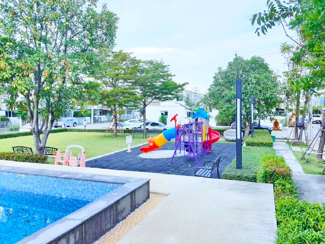 ตลาดประชาอุทิศ 90 800ม. ให้เช่าทาวน์โฮม 2 ชั้น ติดถนน 2 นอน รร.สารสาสน์ประชาอุทิศ 500 ม. พร้อมเฟอร์ เครื่องใช้ไฟฟ้า