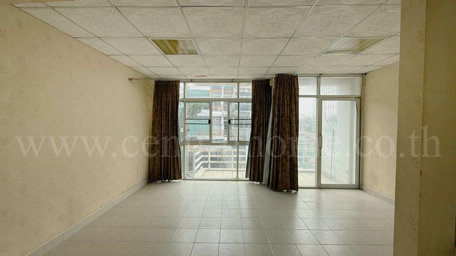 B1 ทาวน์เฮ้าส์ 3 ชั้น ซอยคู้บอน 27 แยก 2 ราคาถูกมาก