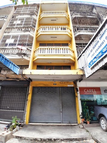 ขายอาคารพาณิชย์ 4 ชั้น ถ.รามอินทรา แขวงจรเข้บัว เขตบางกะปิ  กทม