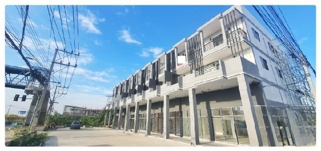 เช่าอาคารพาณิชย์ 4.5 ชั้น พิพิธภัณฑ์วิทยาศาสตร์แห่งชาติ คลองห้า ม.เทคโนโลยีราชมงคลธัญบุรี  4.5 กม. มีดาดฟ้า 20 ตร.วา.336.ม.. 3 นอน 3 น้ำ 