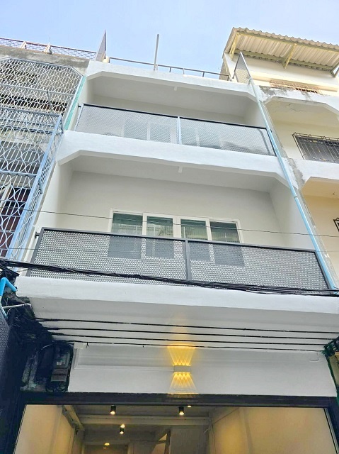 Fortune เซ็นทรัล สถานฑูตจีน 800ม.ลดครั้งที่2 รัชดา1-7  MRT พระราม 9 1.1กม. ให้เช่า บ้าน 4ชั้น  232 ตร.ม.ใหม่ ใจกลางเมือง  3 นอน 2 น้ำ 