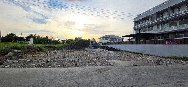 ให้เช่าที่ดินเปล่า เฉลิมพระเกียรติ ร.9  ซอย 30 ประเวศ สวนหลวง  ใกล้ ห้างเมกะบางนา