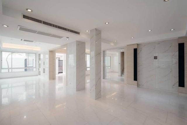 ขายทาวน์โฮม 3 ชั้น อโศก ซอยสุขุมวิท 15 ขนาด48 ตรว. ทำเลดี ใกล้ BTS อโศก