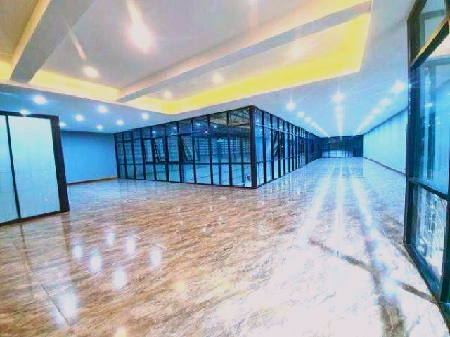 MRT วัชรพล 2.2กม.ให้เช่าโกดัง 2 ชั้น พร้อมออฟฟิศ  270ตร.วา.1300ตร.ม.ม.นอร์ทกรุงเทพ 4.1 กม. 3นอน 3 น้ำ เพลินนารีมอลล์ 1.3 กม.