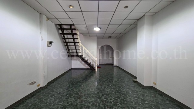 ทาวน์เฮ้าส์ เพชรไพลินวิลล์ ซอยพระยาสุเรนทร์ 30 บางชัน