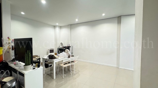 ทาวน์เฮ้าส์ 2 ชั้น ซื่อตรง รัตนาธิเบศร์ ไทรม้า นนทบุรี