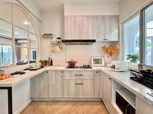 ให้เช่าบ้านเดี่ยวหรู 2ชั้นเนื้อที่ 77.4ตร.ว พื้นที่ใช้สอย 310ตร.ม 4ห้องนอน 4ห้องน้ำ เฟอร์ครบ ถนนบางนาตราด ก.ม 15  ราคาเช่า 150,000 บ/ด