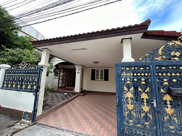 ให้เช่าบ้านเดี่ยว 1ชั้นเนื้อที่ 45ตร.ว พื้นที่ใช้สอย 180ตร.ม 2ห้องนอน 1ห้องน้ำ เฟอร์บางส่วน ถนน สุขุมวิท 105 ซอย ลาซาล ราคาเช่า 20,000 บ/ด