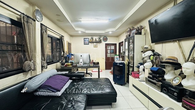 บ้านเดี่ยว ชั้นเดียว โชคชัย 4 ซอย 20 ลาดพร้าว หลังมุม