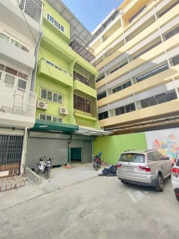 ให้เช่าตึกแถว 5.5 ชั้น 17 ตรว. ห้องมุม ย่านสะพานควาย เขตพญาไท ใกล้ BTS สะพานควาย