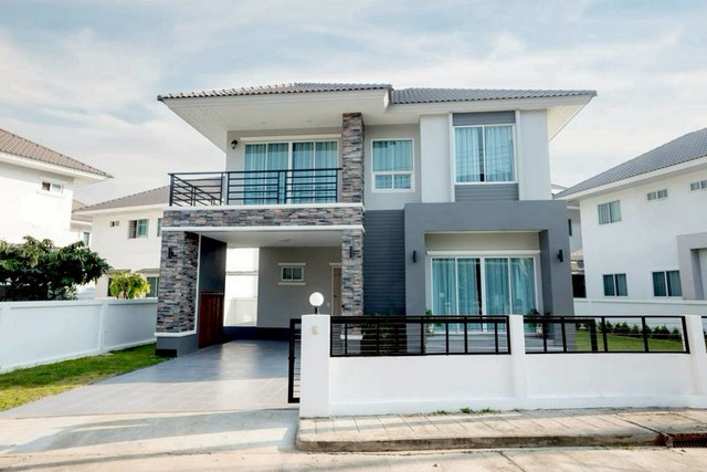 บ้านสร้างใหม่ 2 ชั้น โมเดิร์นคอมเทมโพรารี่ โซนสันทราย 