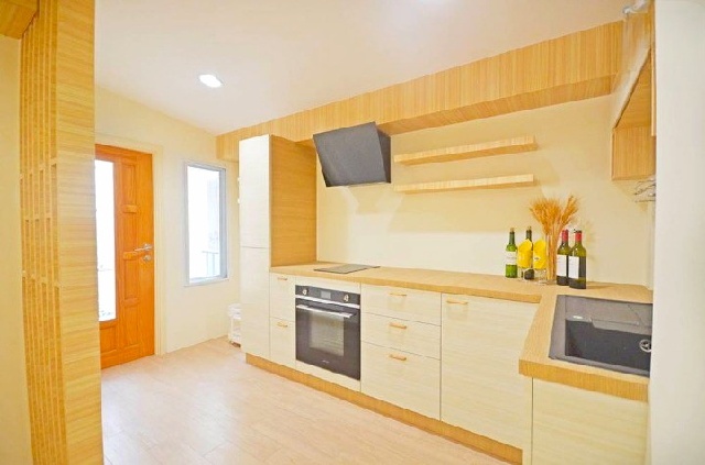 สนามบินสุวรรณภูมิ 4นอน  APL ลาดกระบัง 2.8 กม. เช่าโฮมออฟฟิศ 4 ชั้น 20ตร.วา.300 ตร.ม. ม.นานาชาติแสตมฟอร์ด 6.8 กม. 3น้ำ