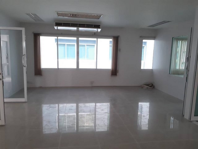 HR2588อาคารพาณิชย์ 6 ชั้น มีลิฟท์ทำเลดีย่านซอยนวลจันทร์ ใกล้ถนนเลียบด่วนเอกมัย รามอินทรา