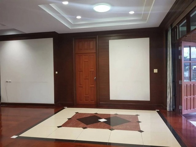 ให้เช่าบ้านเดี่ยว 2 ชั้น เนื้อที่ 1ไร่ ในซอยแจ้งวัฒนะ 14  ย่านหลักสี่  