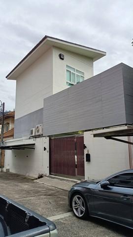 ให้เช่าบ้านเดี่ยว 2 ชั้น 80 ตรว. ถนนสุขุมวิท 71 ซอยปรีดี 14 บ้านรีโนเวทใหม่ ใกล้ BTS พระโขนง