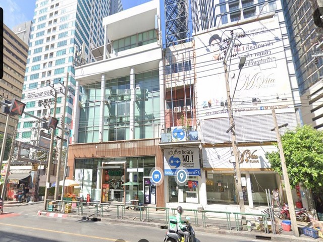 ขายอาคารพาณิชย์ 5.5 ชั้น 3 คูหา 61 ตร.วา หลังมุม ติดถนนอโศก สุขุมวิท 21 ใกล้ BTS อโศก และ MRT สุขุมวิท