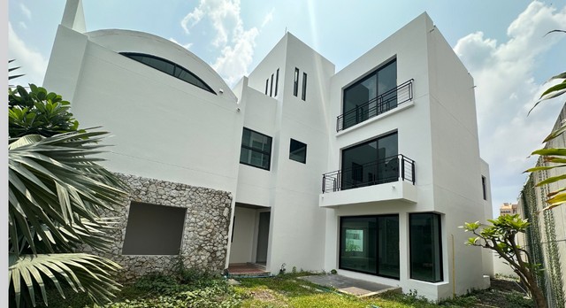 ขายบ้านเดี่ยว 3 ชั้น สุดหรู โครงการ Nobel เอกมัย 22 ที่ดินแปลงมุมขนาดใหญ่ ใจกลางเอกมัย ราคาขาย: 59.5 ล้านบาท 