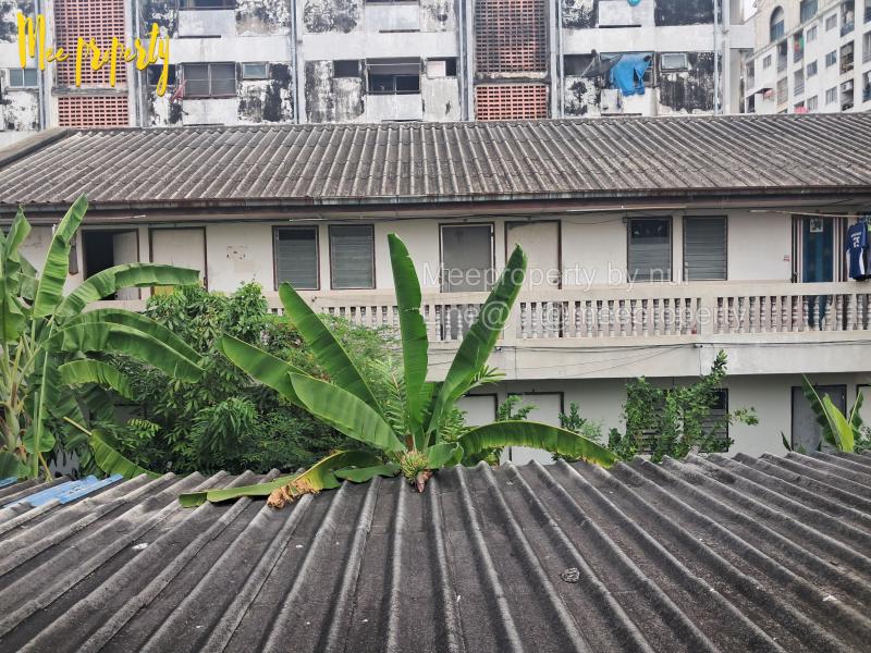 ขายบ้านเดี่ยว 2 ชั้น ภายในที่ดินมีบ้าน 2 หลัง และด้านหลังเป็นห้องเช่า 2 ชั้น ทำเลดี จากถนนโชคชัย 4 ซอย 18 เข้ามา 350 เมตร  ME-206