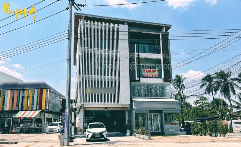 ขายตึก 3.5 ชั้น ริมถนน 4 เลน แปลงมุม กว้าง 5 เมตร ตกแต่งบิ้วอินอย่างดี พร้อมเข้าอยู่ สามารถต่อยอดกิจการได้เลย ทำเลดี  ME-195
