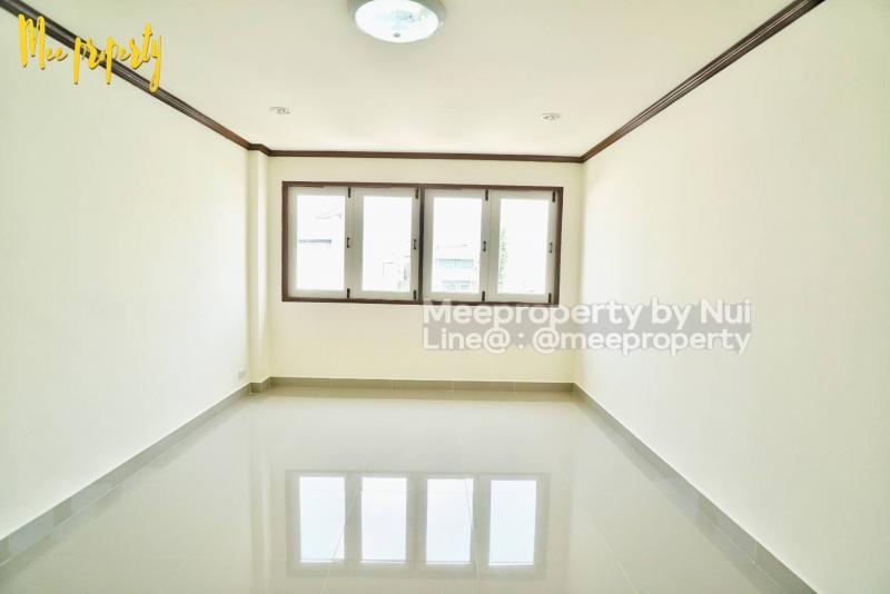 ขายทาวน์เฮ้าส์ 4 ชั้นเข้า-ออกได้หลายซอย ประดิษฐมนูธรรม 10, ลาดพร้าว 87, ลาดพร้าว 83 ขนาด 27 ตร.ว. พื้นที่ใช้สอย เกือบ 300 ตร.ม. ME-190