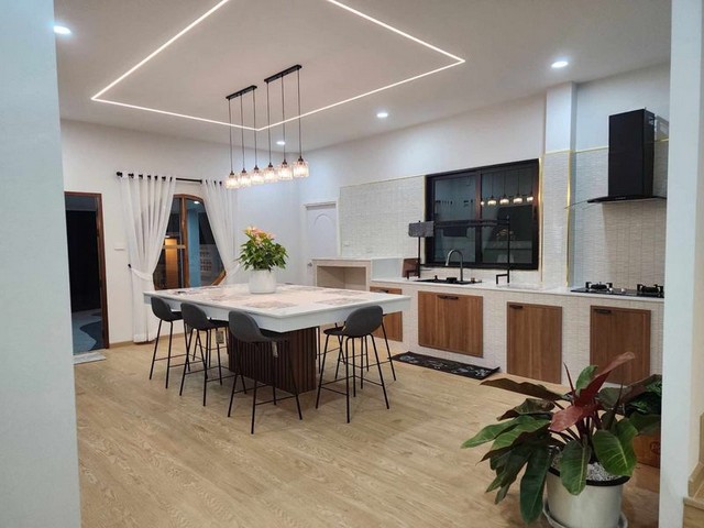 ให้เช่าพูลวิลล่า สไตล์โมเดิร์น ตกแต่งสวย โซนดอยสะเก็ด