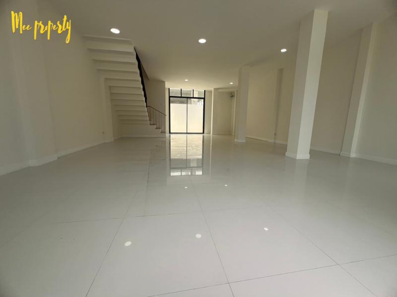 Home office 3ชั้น ทำเลติดถนน สร้างใหม่ ที่ดิน27.8(30.3)ตรว -พท.ใช้สอย 189ตรม