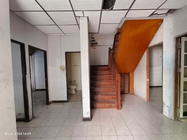 ขายทาวน์เฮ้าส์ 2 ชั้นหมู่บ้าน ลภาวัน 1 ถ.บางกรวย-ไทรน้อย ต.บางรักพัฒนา อ.บางบัวทอง จ.นนทบุรี