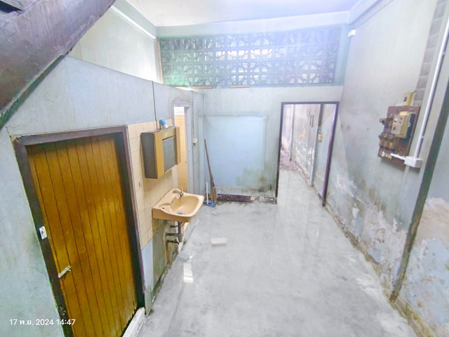 ศาลเจ้าพ่อเสือ รับร้านกัญชา ให้เช่าอาคารโรงแรมรอบด้าน 4ชั้น-ดาดฟ้า พระนคร ถ.ข้าวสาร MRT สามยอด1.5 กม. 4นอน 2น้ำ จอดรถได้ ใหม่ 22ตรว. 260ตรม.