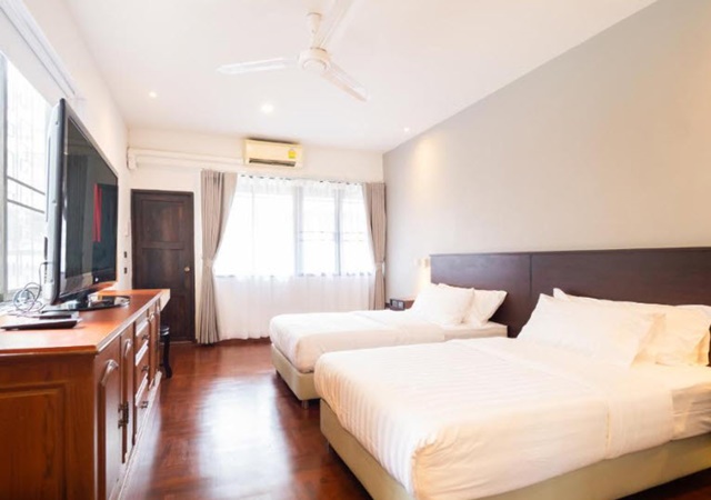 Hostel Airbnb 3.5ชั้น 5คูหา ตลาดประตูน้ำ 800 ม BTSราชปรารภ 900ม. อาคาร 15นอน 15น้ำ 80ตร.วา. 980 ตร.ม. ซ.เพชรบุรี 12-17 พญาไท 5-8จอดรถ