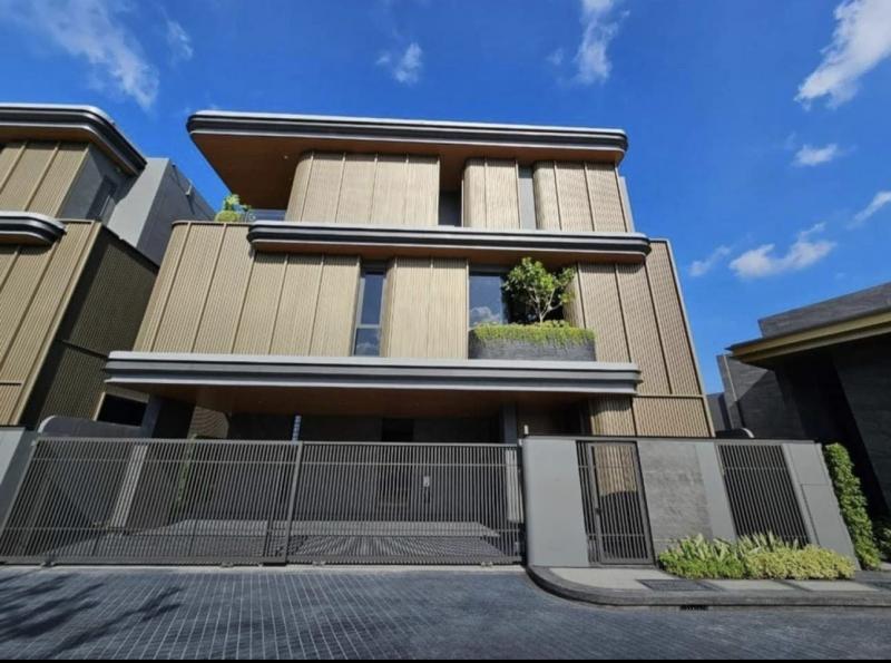 ให้เช่าบ้านเดี่ยว 3 ชั้นหรู LuxuryHouse  73 ตร.ว พื้นที่ใช้สอย 522ตร.ม 5ห้องนอน ห้องน้ำ เฟอร์ครบ ถนน รัชดา ห้วยขวาง ราคาเช่า 390,000 บ/ด