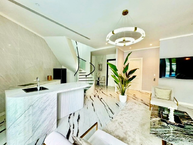 BTS พระโขนง 400 ม. Pool Villa สุขุมวิท 63-69  ให้เช่าคฤหาสน์หรู 3ชั้น 62ตร.วา.412ตร.ม.พร้อมเฟอร์ แอร์  ซ.สุขุมวิท 65-69 5 นอน 7 น้ำ