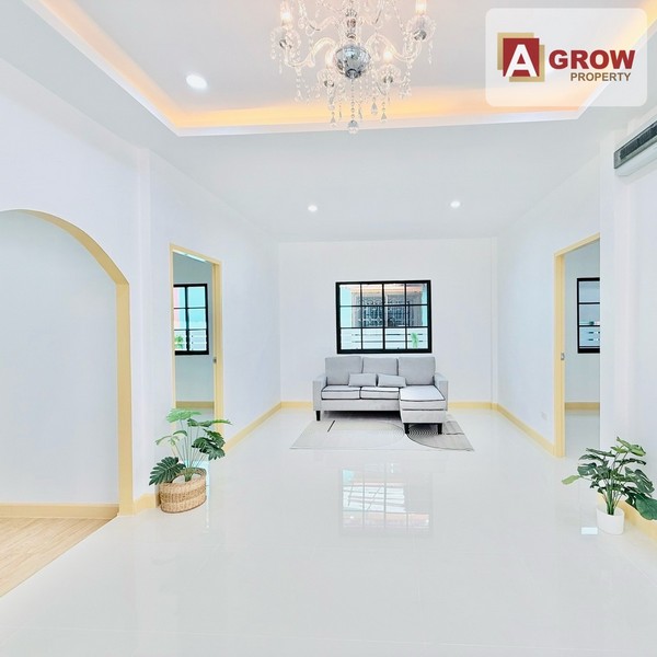 หมู่บ้านพิบูลทรัพย์ เลียบวารี27 เส้นเมนซ้ายมือ บ้านพร้อมอยู่ ตกแต่งครบ