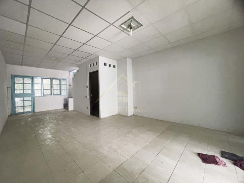 ทาวน์เฮ้าส์ 2 ชั้น หมู่บ้าน ร่มเงาไม้ ซอย วัดลาดปลาดุก บางบัวทอง