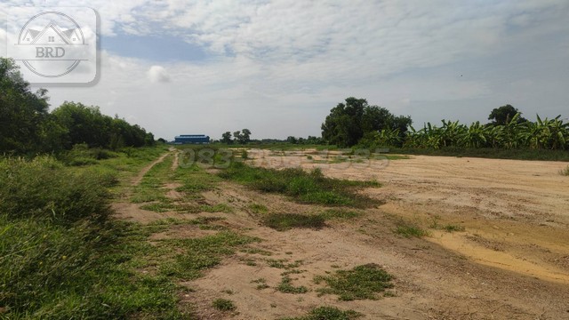 ที่ดินใกล้รถไฟฟ้า MRTศรีเทพา เดินเพียง 150 เมตร เนื้อที่ 13-3-29 ไร่  ขายวาละ 143,000 บาท อ.เมือง สมุทรปราการ