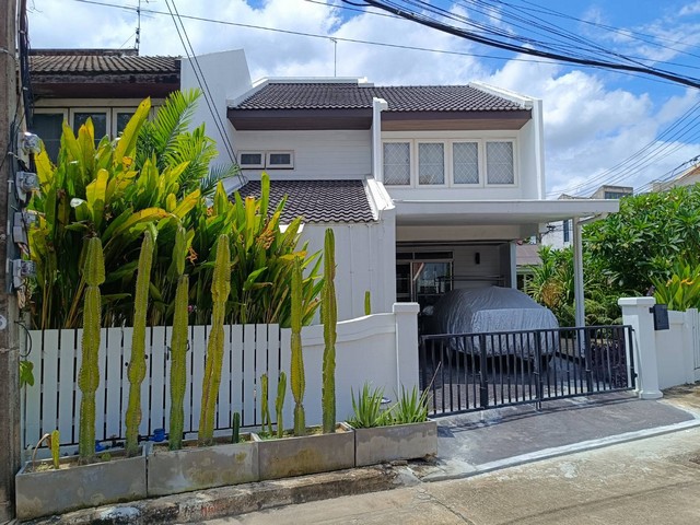 ขายบ้านแฝด2 ชั้น หลังมุม หมู่บ้านการ์เด้นโฮม พหลโยธิน 60 เนื้อที่ 50 ตารางวา