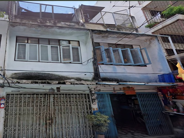 ขายด่วน ! ต่ำกว่าประเมิน อาคารพาณิชย์ 6 คูหา สี่แยกบ้านแขก ซอยอิสรภาพ 9 เนื้อที่ 67.8 ตร.ว.ใกล้ MRT อิสรภาพ  เขตธนบุรี กรุงเทพฯ