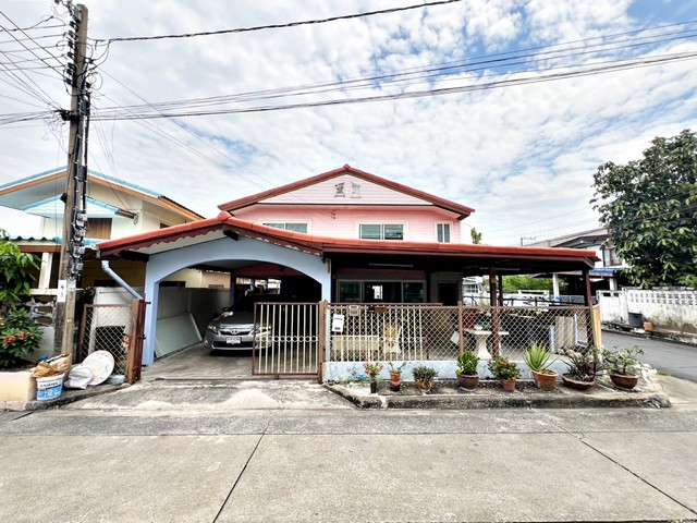 บ้านเดี่ยว 2 ชั้น หมู่บ้านอินทรารักษ์ 2  ซอยนวมินทร์ 75 บึงกุ่ม กรุงเทพฯ (หลังมุม)