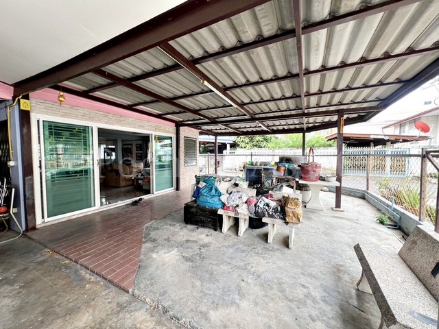 บ้านเดี่ยว 2 ชั้น หมู่บ้านอินทรารักษ์ 2  ซอยนวมินทร์ 75 บึงกุ่ม กรุงเทพฯ (หลังมุม)