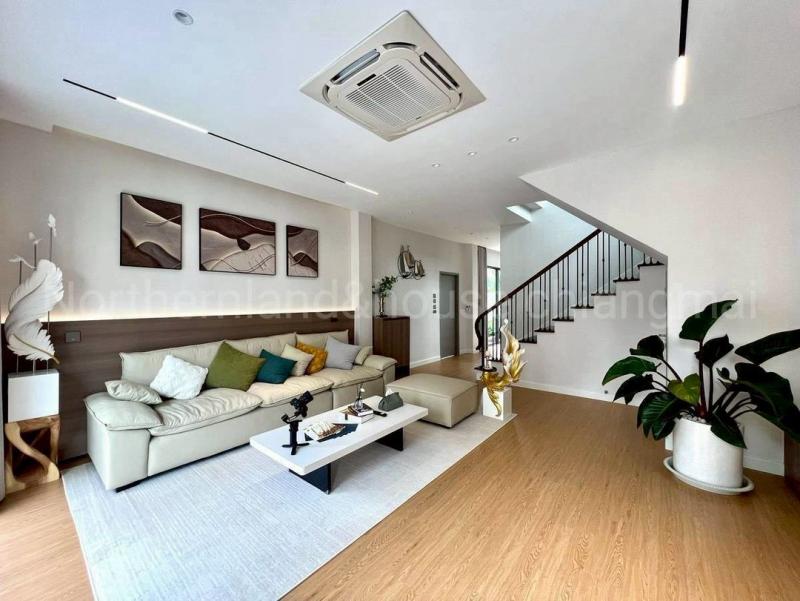 ราคาเริ่มต้นที่ 16.9 ล้าน #อำเภอเมือง พลูวิลล่าหรู 3 ชั้น #พร้อมระบบบ้านอัจฉริยะ บนถนนวงแหวนรอบแรก ที่สุดของไลฟ์สไตล์ ใจกลางเมืองเชียงใหม่