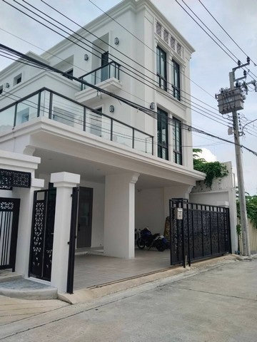 ให้เช่าบ้านเดี่ยว 3 ชั้น ซอยสุคนธสวัสดิ์ 25 โครงการ The Master เอกมัย-สุคนธสวัสดิ์ เนื้อที่ 54.30 ต.ร.วา พื้นที่ใช้สอย 409.25 ต.ร.ม