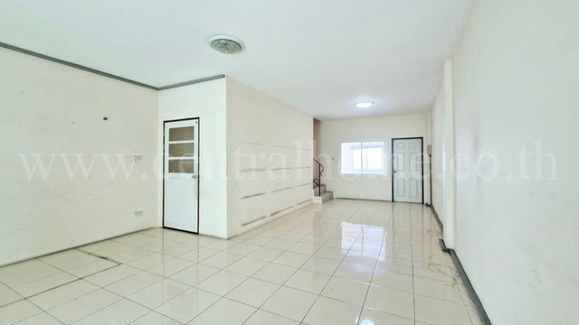 P1 ทาวน์โฮม เชิงพาณิชย์ 4 ชั้น หมู่บ้าน ฉัตรหลวง 9 ปทุมธานี