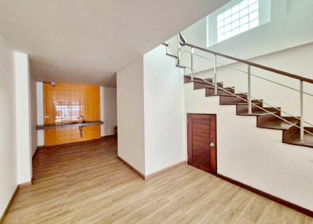 จดบริษัทได้ ให้เช่าทาวน์โฮม 3 ชั้น ซ.อารีย์สัมพันธ์ 2-6 BTS อารีย์ 800 ม.สภาพใหม่ 300 ตร.ม.ย่านพหลโยธิน นานาชาติ KIMS 600 ม.4นอน 3น้ำ