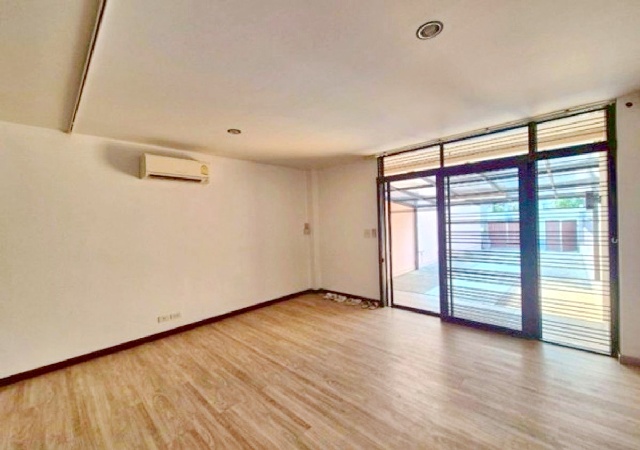 อารีย์สัมพันธ์ 2-6  ย่าน ให้เช่าทาวน์โฮม 3 ชั้น จดบริษัทได้ 305ตร.ม.พหลโยธิน นานาชาติ KIMS 600 ม.4 นอน BTS อารีย์ 800 ม.ทำเลดี  3 น้ำ