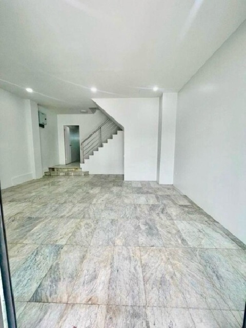 เซ็นทรัล รามอินทรา 500ม. MRT รามอินทรา3-7 336ม. ให้เช่าโฮมออฟฟิศ 4 ชั้น 4นอน BTSวัดพระศรีมหาธาตุ 1.2 กม.  25ตร.วา. จดบริษัทได้